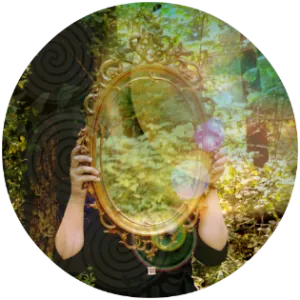 mirror round triskele flourish